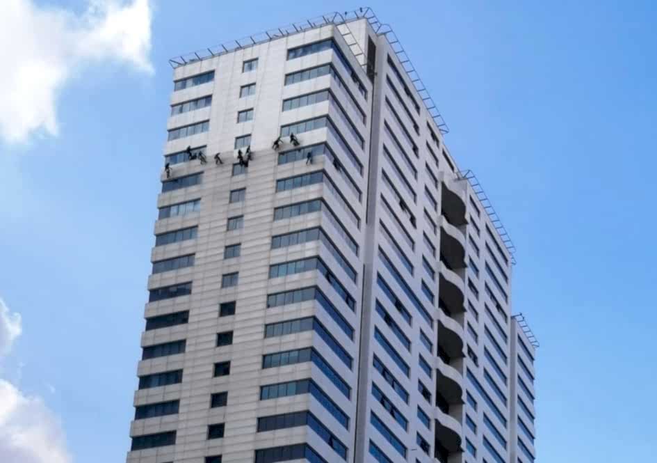 dış cephe cam temizliği, endüstriyel dağcılık, iple erişim, dış cephe silikonlama,dağcı camcı, endüstriyel dağcılık nedir, dış cephe yüksek bina, istanbul dışcephe dağcılık