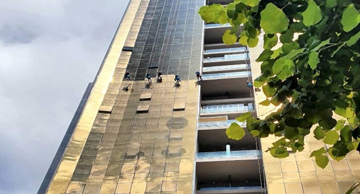 dış cephe cam temizliği, endüstriyel dağcılık, iple erişim, dış cephe silikonlama,dağcı camcı, endüstriyel dağcılık nedir, dış cephe yüksek bina, istanbul dışcephe dağcılık